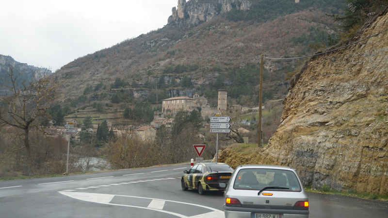Carbagerun ‘94 Renault Laguna in front of an authentic French late mk1 (‘96?) Renault Clio. In the background the village La Roque-Sainte-Marguerite. 15:42